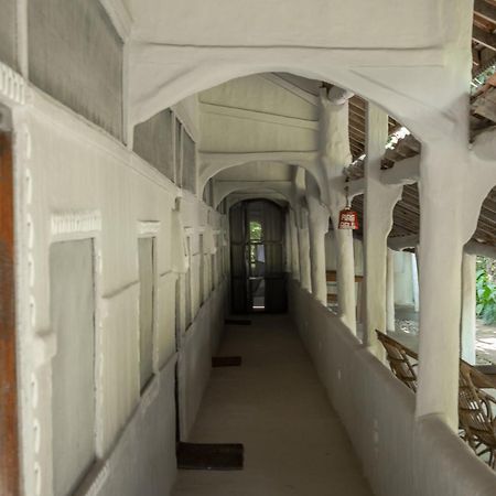 Tiger Tops Tharu Lodge Читван Экстерьер фото