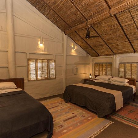 Tiger Tops Tharu Lodge Читван Экстерьер фото
