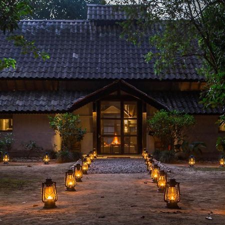 Tiger Tops Tharu Lodge Читван Экстерьер фото