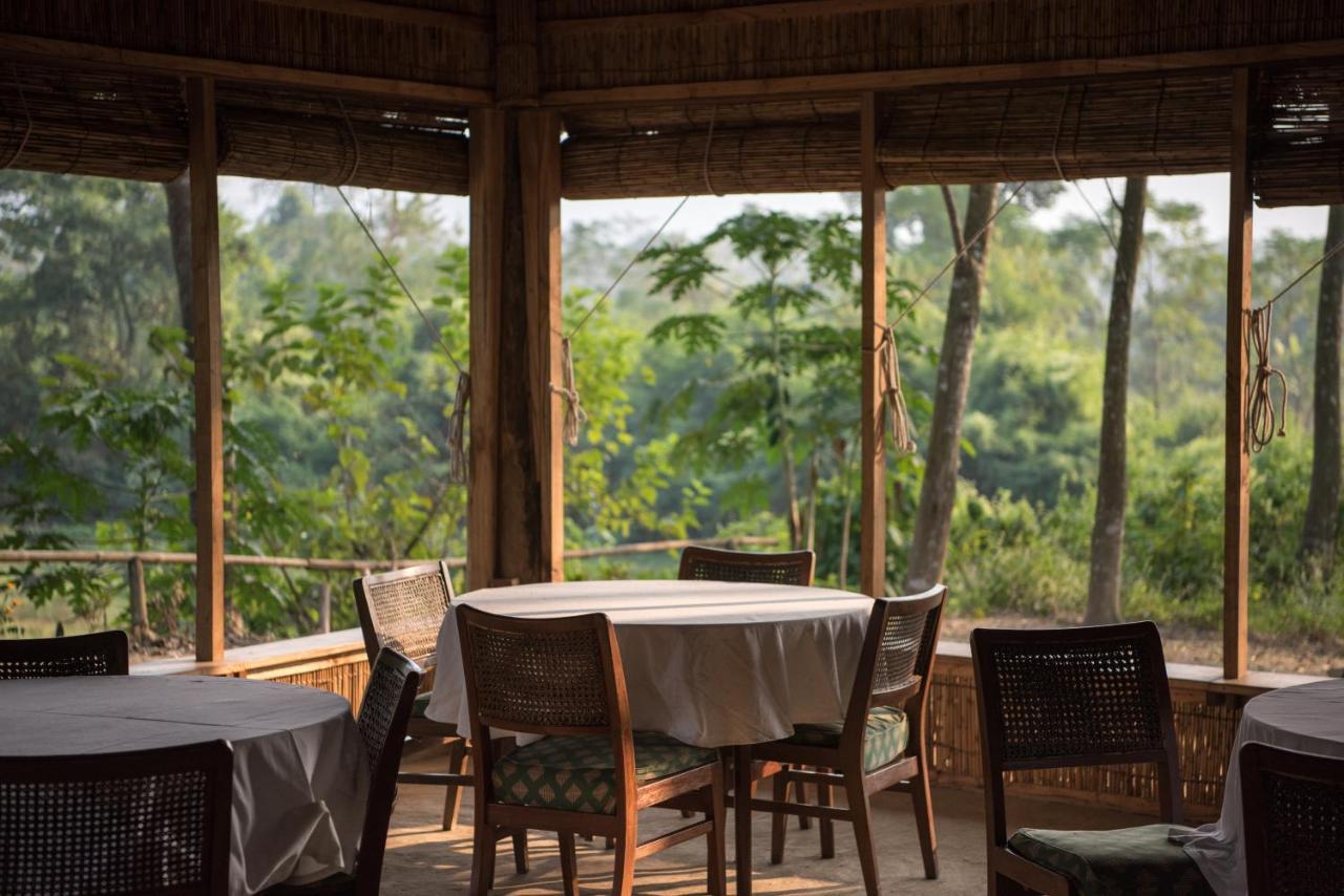 Tiger Tops Tharu Lodge Читван Экстерьер фото
