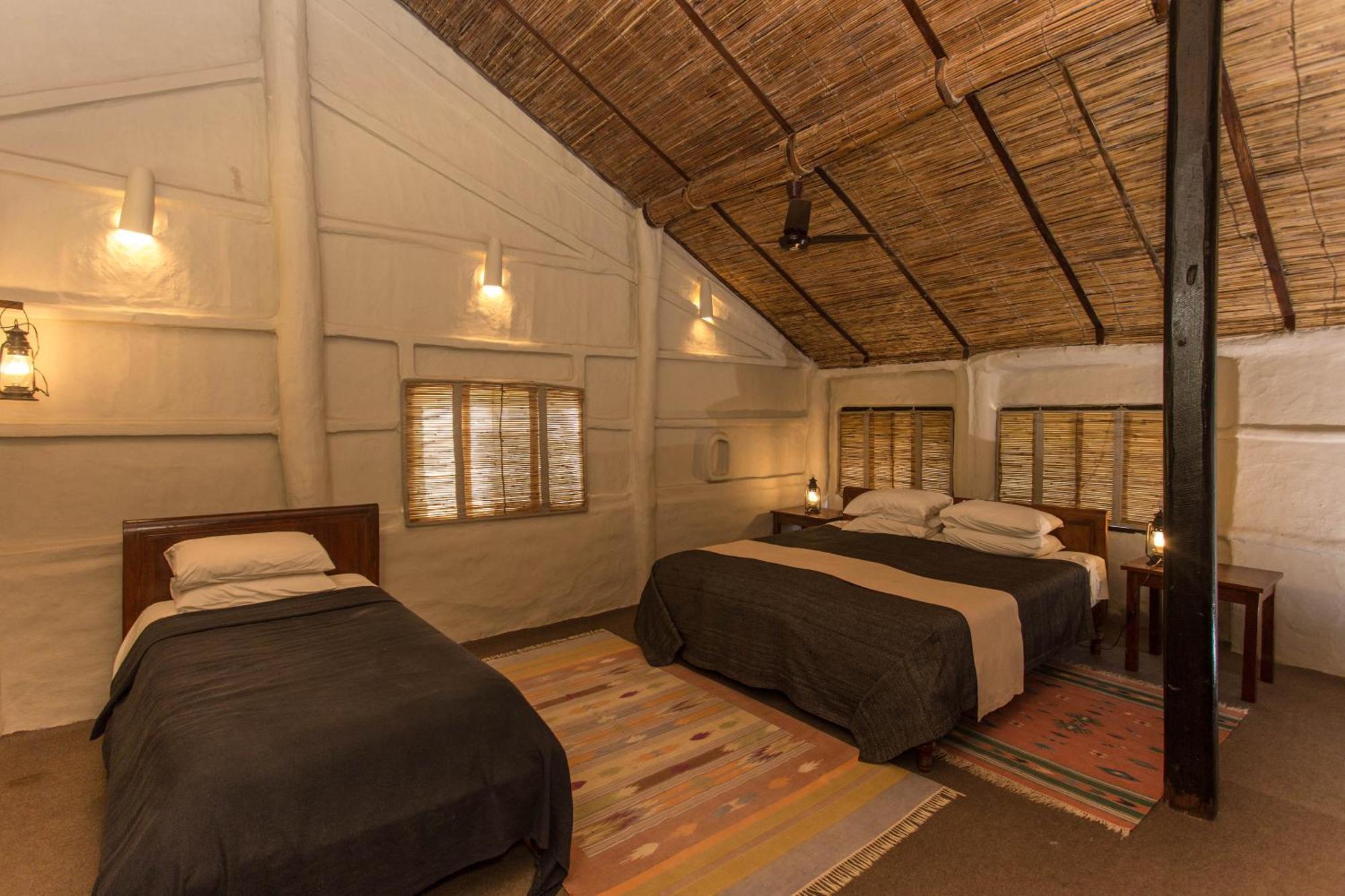 Tiger Tops Tharu Lodge Читван Экстерьер фото