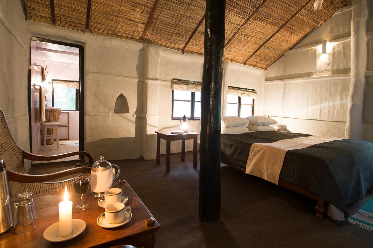 Tiger Tops Tharu Lodge Читван Экстерьер фото