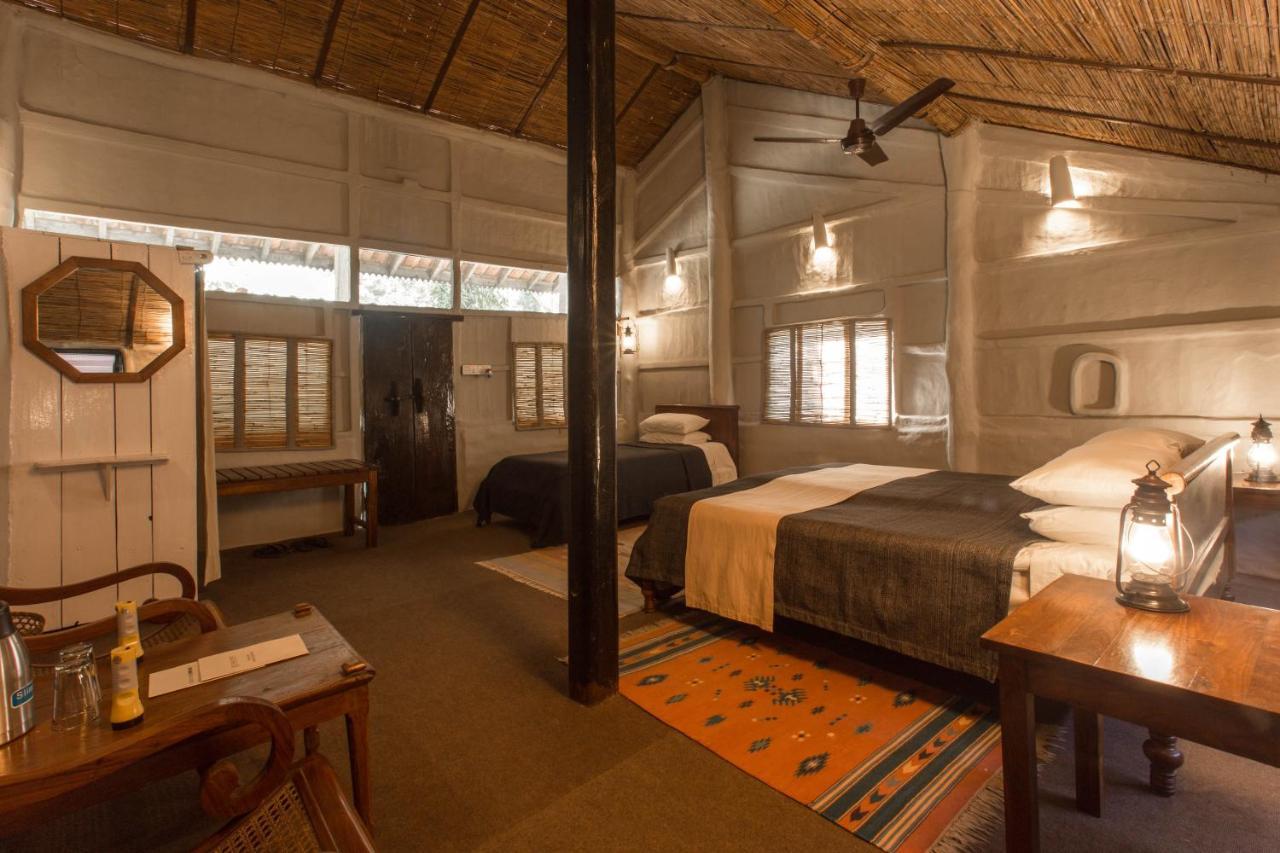 Tiger Tops Tharu Lodge Читван Экстерьер фото