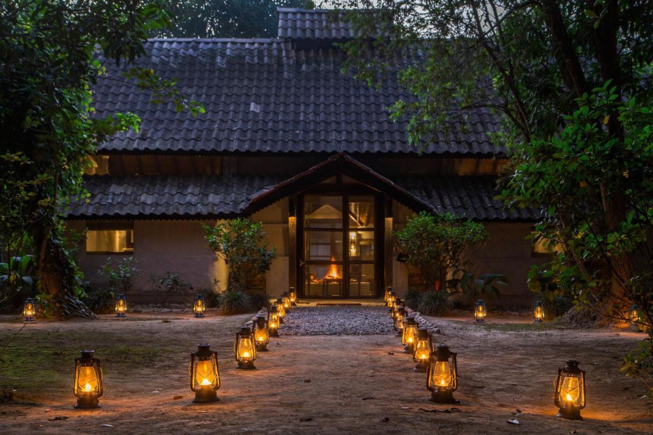 Tiger Tops Tharu Lodge Читван Экстерьер фото