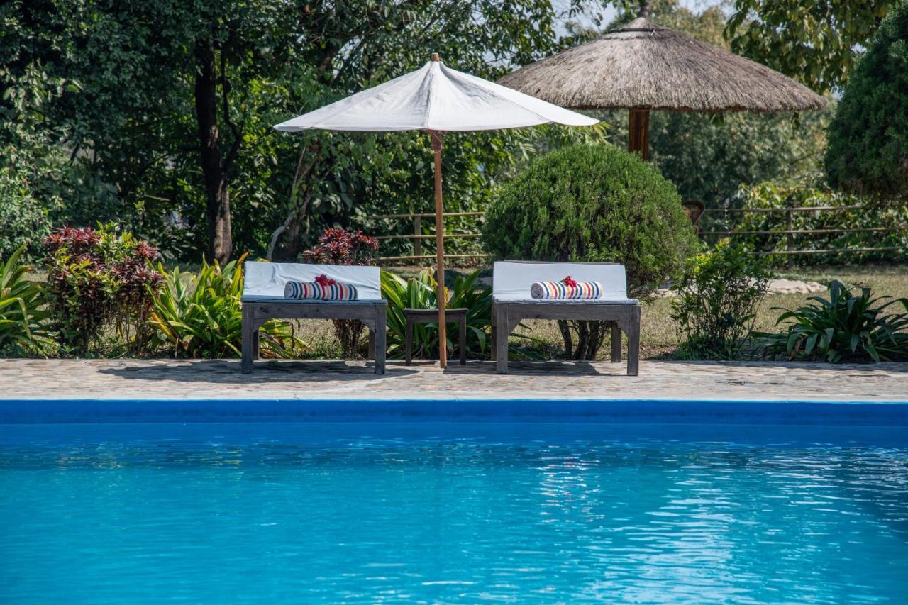 Tiger Tops Tharu Lodge Читван Экстерьер фото